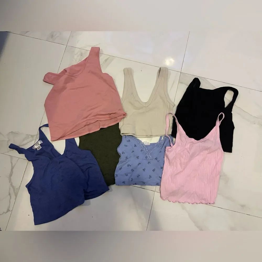 Bundle of 7 cropped tank tops (mixed brands)